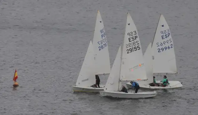 El tandem santanderino Armengot-Herrero entre dos barcos de Madrid, en la llegada de la primera manga