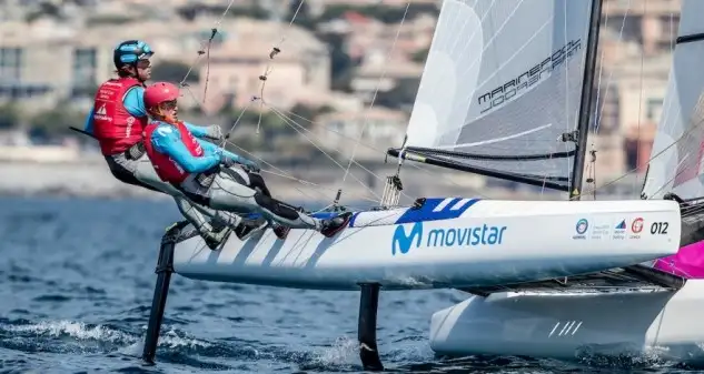 El equipo español de Nacra 17 es el que, de momento, mejores opciones tiene para conseguir una medalla en la Hempel World Cup Series Génova, Italia... cinco tripulaciones españolas competirán en las medal race de mañana y otras cinco están en puestos de top 10 de las clases cuyas regatas finales están previstas para el domingo