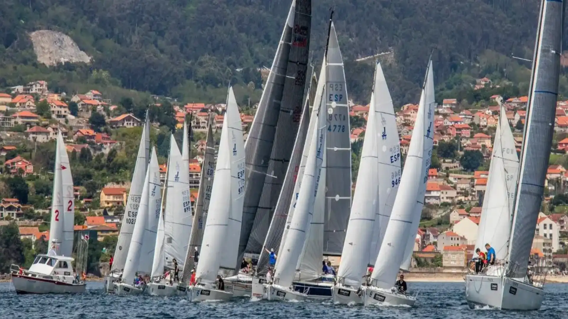 "Nahela" del vincitore A Guarda Alagua del Trofeo Comunitario di Vela a Baiona