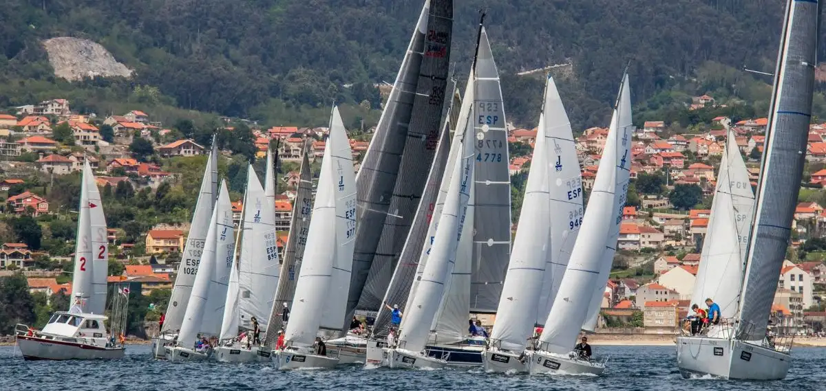 Swan 45 del Monte Real Club de Yates Yess Too, patroneado por el portugués Rui Ramada, fue el más rápido de los 26 barcos participantes y completó las 11,9 millas de recorrido en apenas dos horas y siete minutos (Foto Rosana Calvo)