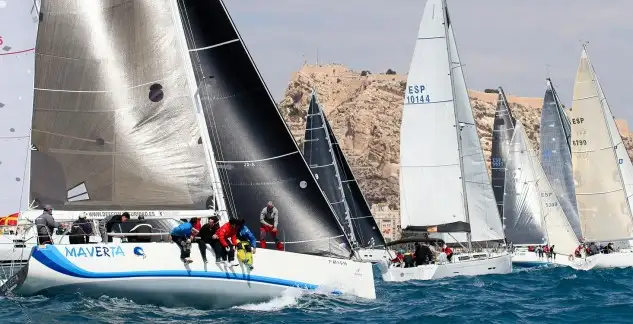 Igualadísima la Copa Autonómica de Valencia de cruceros... tres barcos empatados en el liderato a falta de una prueba (Foto Pep Portas)