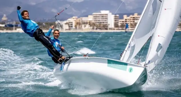 Xammar y Nico Rodríguez continúan en puestos de podio en el europeo de 470... Mas y Cantero, en 470 femenino, suben a la quinta posición mientras que Cornudella y López se sitúan decimoprimeras