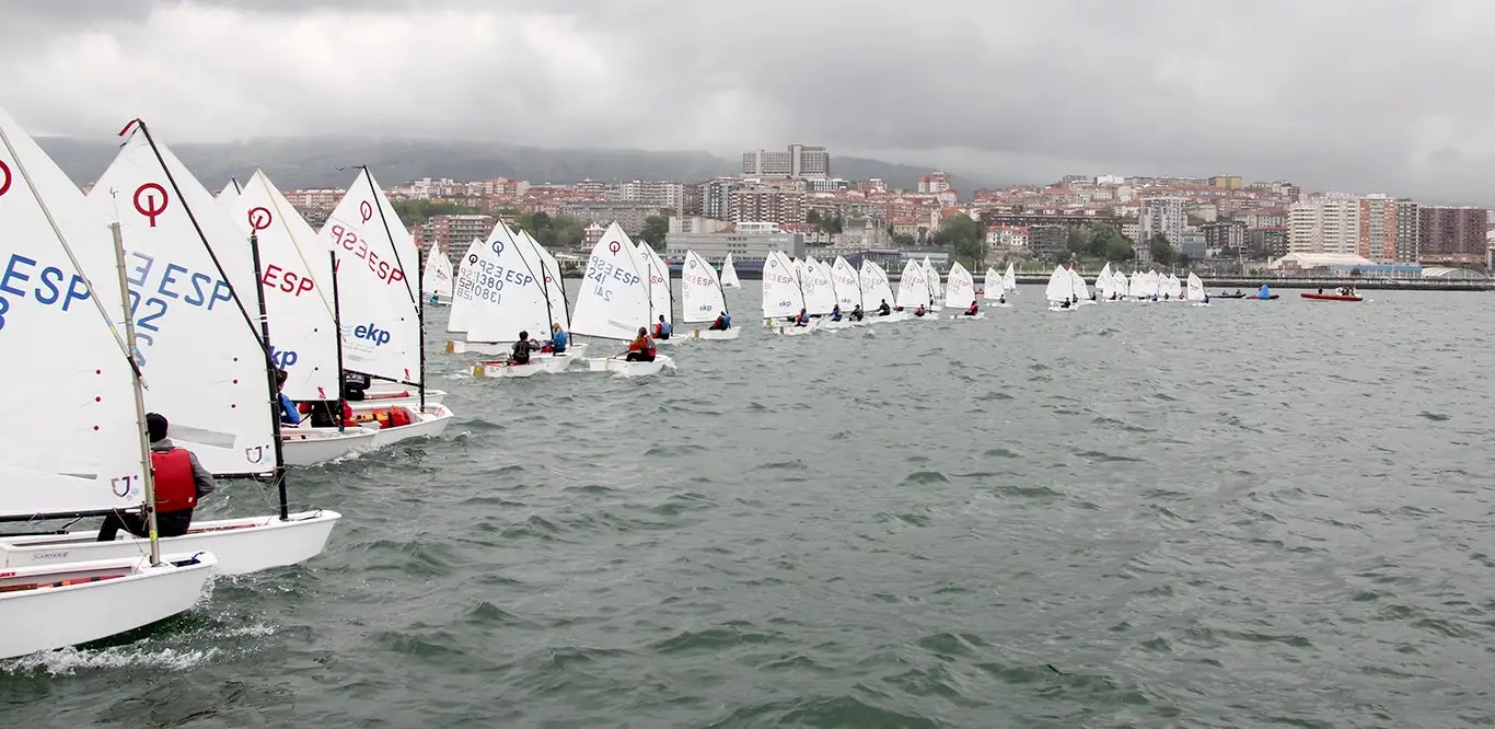 El comité planteará en un principio tres mangas, tanto el sábado 18 (desde las 13 horas), como el domingo 19 (12 horas), para conocer al final de las mismas los diferentes vencedores provinciales en las clases Optimist, Laser, FEVA y 420.