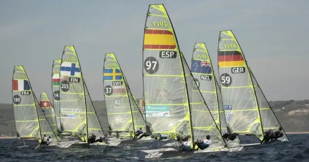 Por delante quedan dos nuevas jornadas de competición, con la medal race programada para el domingo... en el Campeonato de Europa de Finn hoy no hubo regatas por condiciones meteorológicas adversas y mañana será el último día de competición
