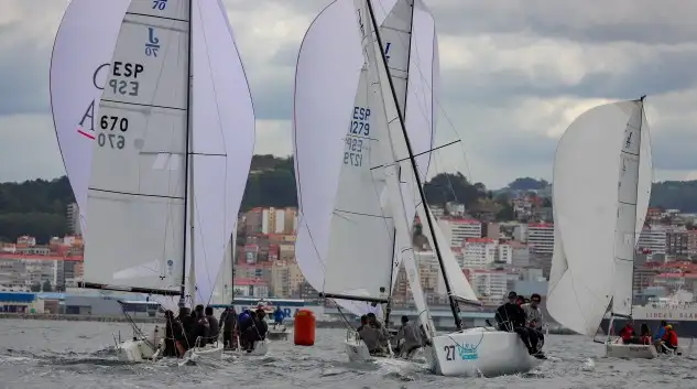 Noticia iniciando un tramo de ceñida en la ría de Vigo (Foto Pedro Seoane)
