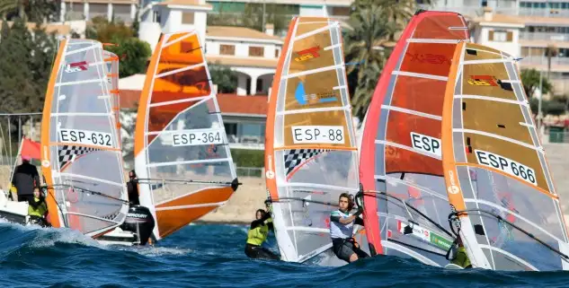 La regata ‘abierta’ está organizada por el náutico de Santa Pola, disputándose entre los días 1 y 2 de junio y cuenta, a falta del cierre oficial de inscripciones, con cerca de 50 regatistas procedentes de Castilla-La Mancha, Comunidad de Madrid, Región de Murcia y Comunidad Valenciana