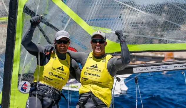 Hoy los hermanos Federico y Arturo Alonso, que ayer se proclamaron vencedores virtuales de la competición, han sido segundos en la regata final de los 49er