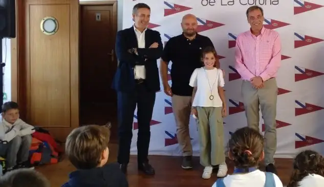 La cantera de la vela está en el grupo denominado Escuela, con niños y niñas sub-11, y con once pruebas celebradas Mariana de Torres fue la mejor, con siete triunfos parciales, seguida de Cristina Martínez, que ganó dos regatas, y la tercera plaza se la adjudicó Pablo Núñez
