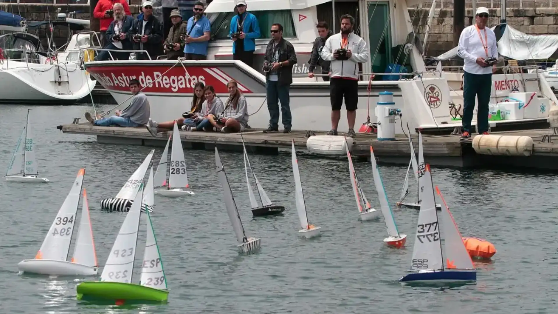 Vela Radio Control a Gijón: il campione Madrid Carlos Gutiérrez della Spagna
