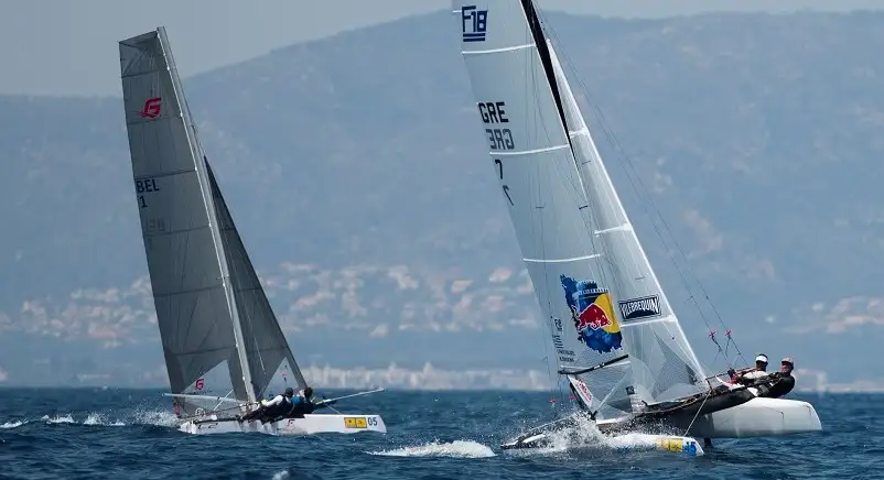 Esta es la primera vez que la Costa Brava acoge los mejores catamaranes Fórmula 18 de todo el mundo, después de que el pasado verano fuera sede del F18 European Championship, el campeonato europeo de la modalidad mientras que el Mundial se disputó en Estados Unidos