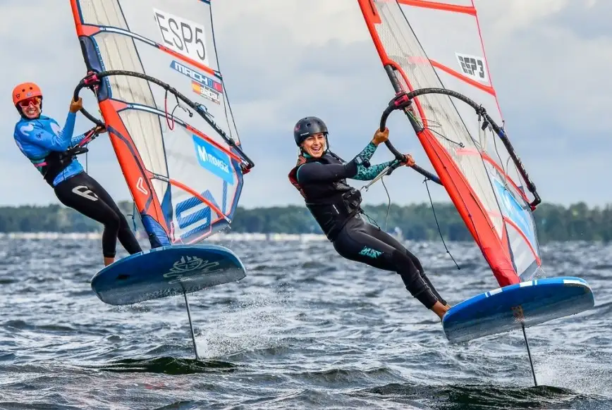 Las hermanas sevillanas dominaron la competición en categoría femenina y se hicieron con los dos primeros lugares en el mundial de windsurf con foil