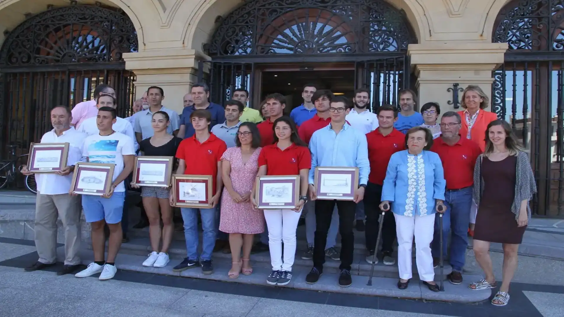 Getxo distingue il "Biobizz" da Azqueta e l'equipaggio del J80 dalla Ugarte School