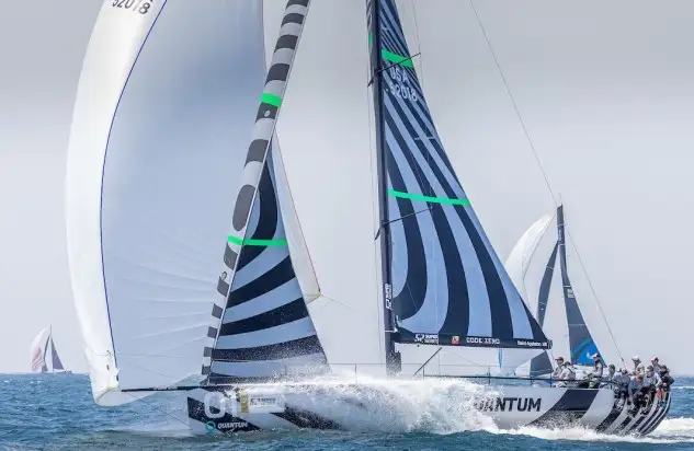 Ed Baird hizo volar al "Quantum" en Cascais (Foto Martínez Studio)