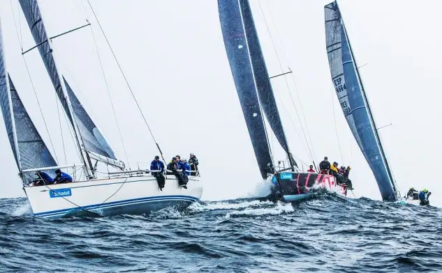 "Yess Too", "Aceites Abril" y "Pairo 8" siempre en cabeza rumbo a Finisterre (Foto Rosana Calvo)
