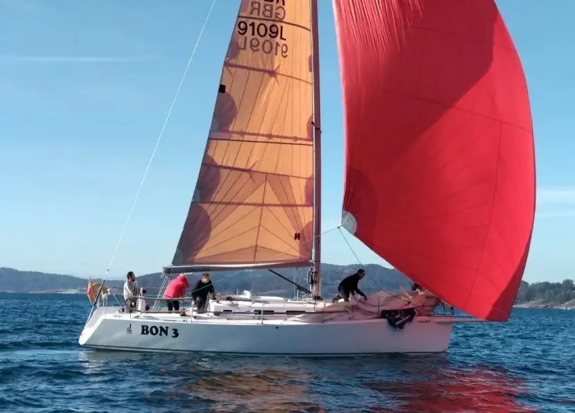 Víctor Carrión al mando del J109 "Bon 3" se llevó el Trofeo Villa de Marín en Aguete
