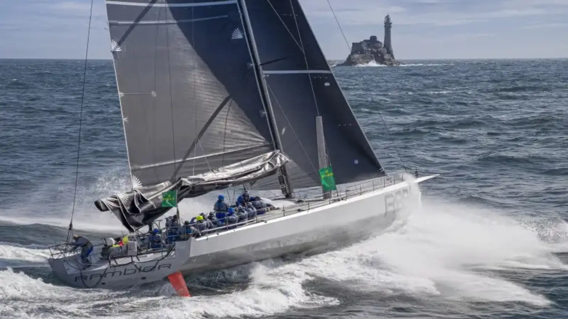 "Rambler 88" rimane alla porta per battere il record Rólex Fastnet Race