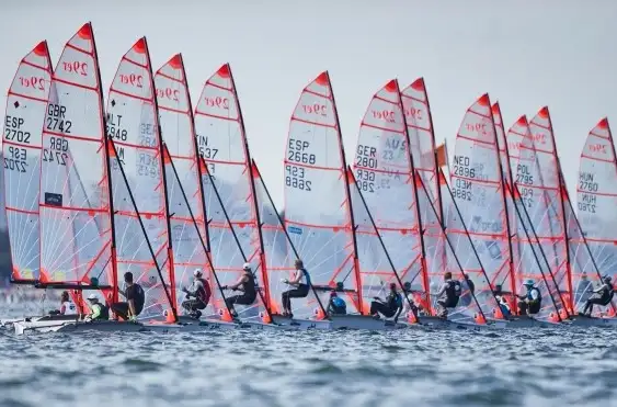 La ciudad polaca de Gdynia acogió entre los días 26 de julio al 3 de agosto el mundial de la clase en la que, por primera vez, hubo clasificación de féminas... en chicos, el tándem canario mixto formado por Yoel Hernández y Paula Barrio concluyeron en la decimonovena plaza