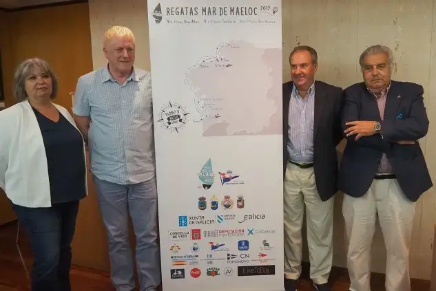 El acto de presentación tenía lugar en el Museo Ramón María Valle Inclán, presidido por el regidor de la villa arousana Xosé Lois Piñeiro, a quien acompañado la concejala Rosario Varela, así como el vicepresidente del Real Club Náutico de Vigo José Antonio Portela, y el director de Mar de Maeloc Manuel Pedro Seoane