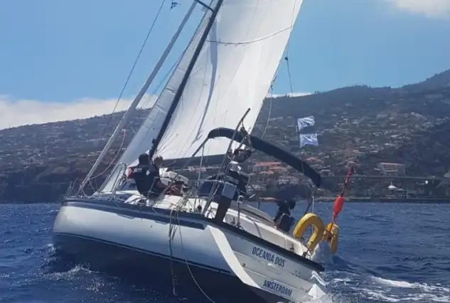 El Oceanía Dos (MacGregor 65 ) se convertía desde el principio en el gran protagonista tras salir el primero del río Tajo y cliderar todo el recorrido siendo además barco en conseguir las puntas de mayor velocidad de la travesía llegando los 10,8 nudos. El Oceanía Dos era el que cruzaba primero la línea de llegada situada en la bahía de Santa Cruz