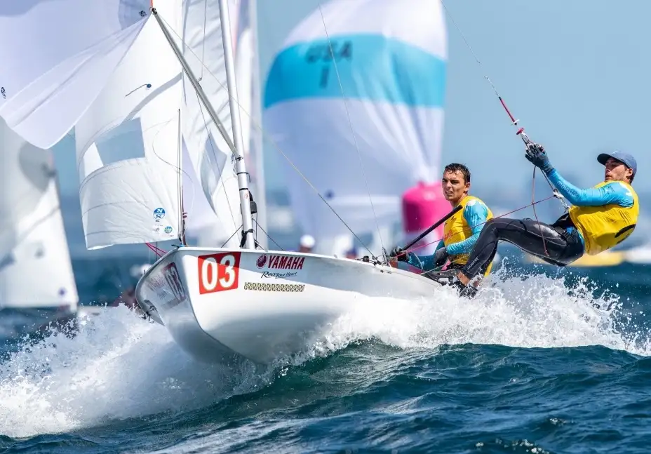 Jordi Xammar y Nicolás Rodríguez se han llevado la plata en los mundiales de 470 celebrados esta semana en Enoshima, sede de la vela olímpica para Tokio 2020, mientras que Silvia Mas y Patricia Cantero han quedado quintas en féminas