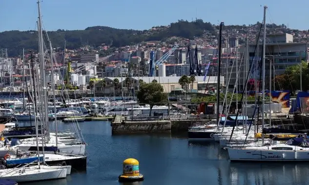 Muchos barcos, numerosos regatistas y gran ambiente en suma en Vigo (Foto Pedro Seoane)