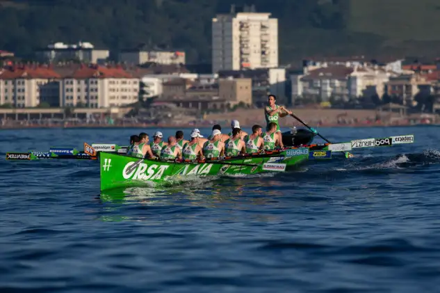 La ‘Ama Guadalupekoa’ toma ventaja en la primera jornada de la XLII Zarauzko Estropadak