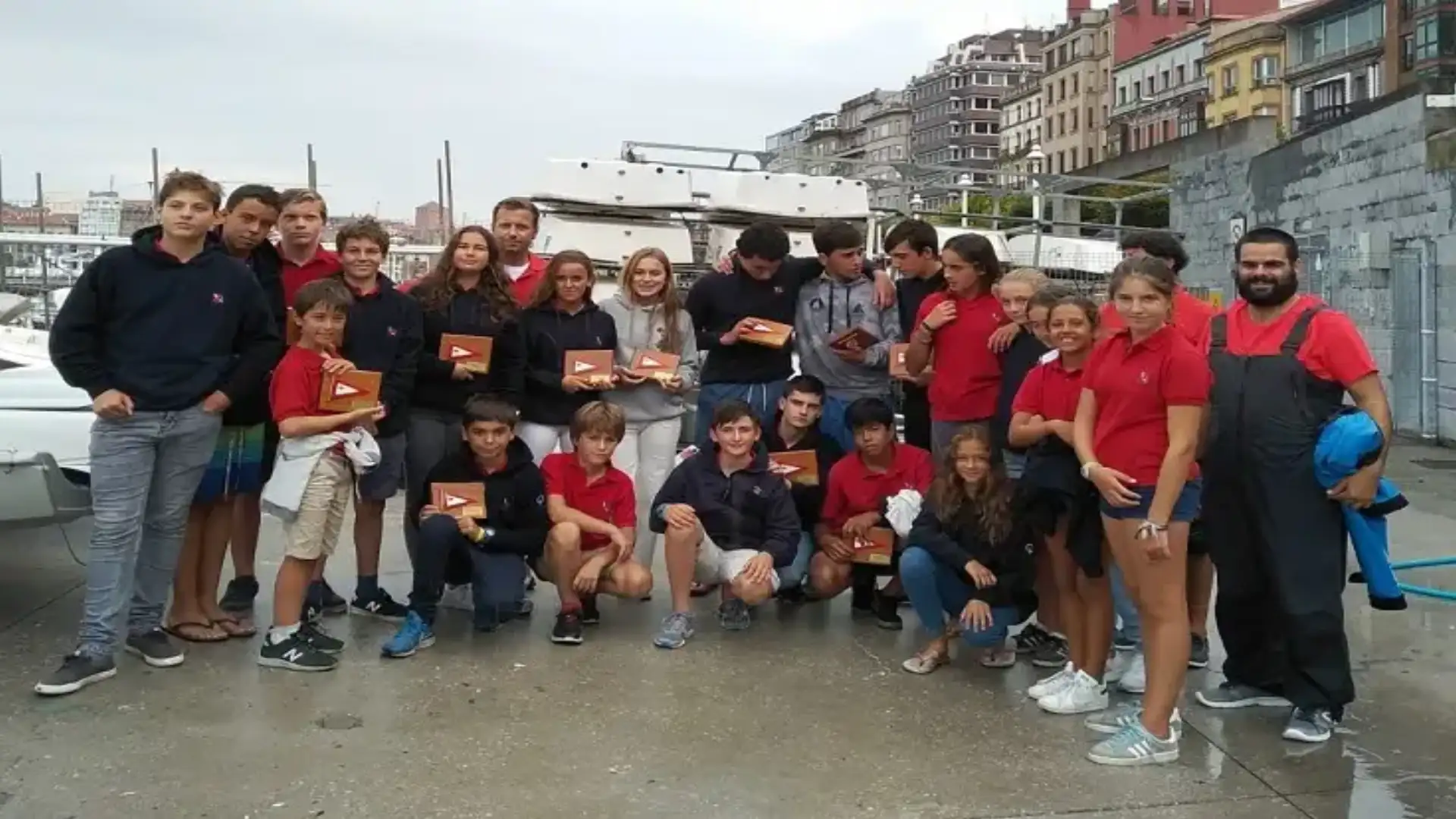 Domino del Marítimo del Abra nella Villa de Gijón de Vela Ligera del Club de Regatas