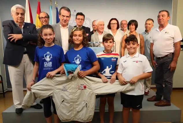 Un momento de la recepción a los organizadores de la Semana Abanca (Foto Pedro Seoane)