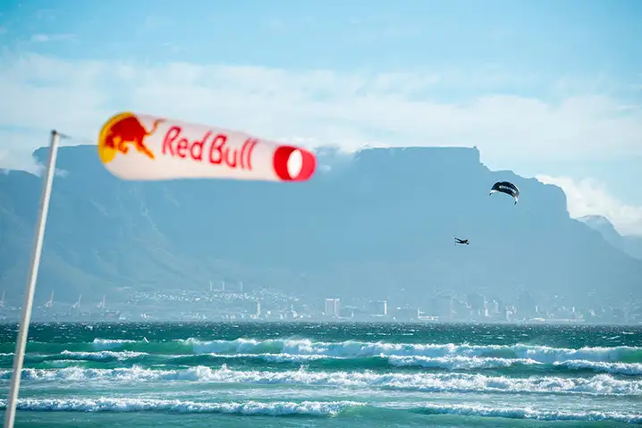 Hasta 300 kiters y windsurfers se darán cita en el Red Bull Tarifa2