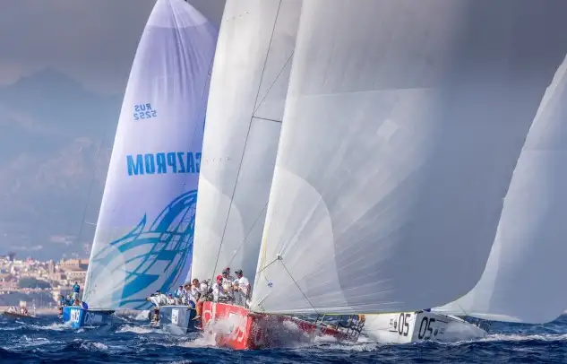 El barco alemán es líder del Rolex TP52 World Championship con siete puntos de ventaja sobre el Azzurra a falta de la última jornada en Puerto Portals (Foto Martínez Studio)