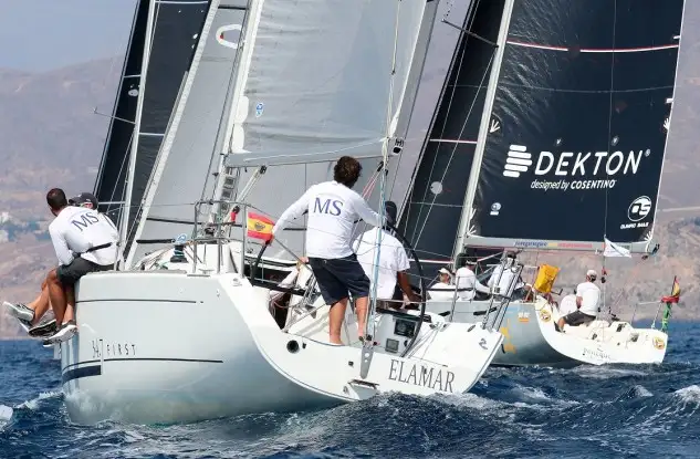 La regata costera, con 22 millas para los ORC 1-3 y y de 17,8 millas para los ORC 4 y ORC E, deja al Elamar, Slike y Ya Andará como líderes en sus respectivos grupos a falta de una jornada y una sola prueba prevista barlovento-sotavento (Foto Pep Portas)