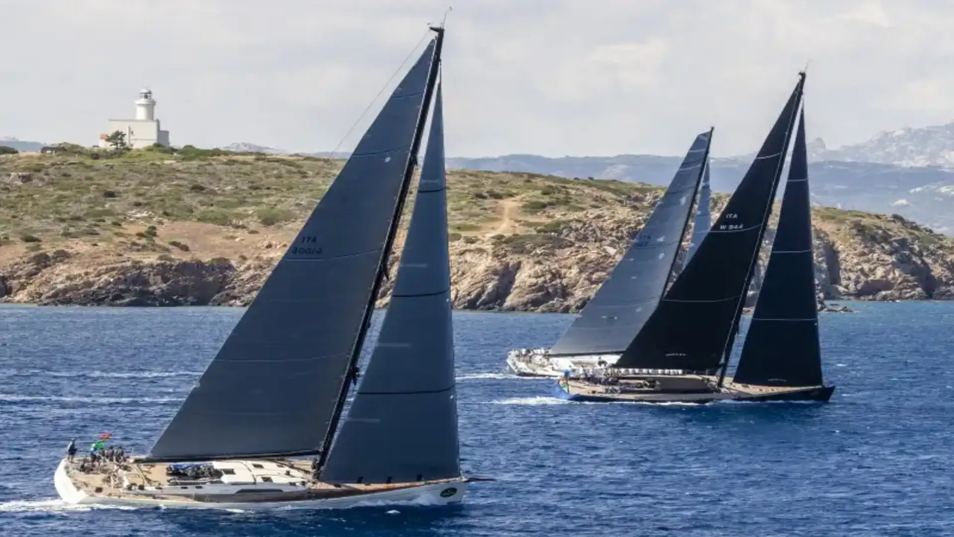 Maxi Yacht Rolex Cup a Porto Cervo solo per navi con una lunghezza di oltre 60 piedi