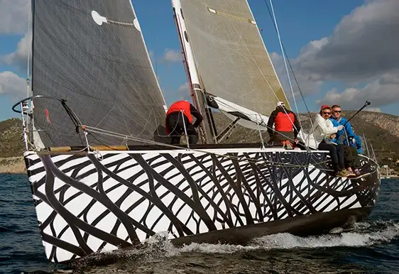 El ruso Yrcus de Ievgen Bazeliev... un barco con una decoración muy particular