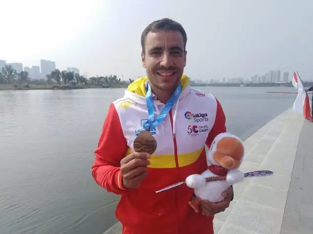 En la penúltima jornada de la competición Campos ha conseguido su cuarto título de campeón del mundo de maratón en C1, que supone su décimo octava medalla mundialista en largas distancias y la segunda en esta competición tras ganar la plata en el maratón corto
