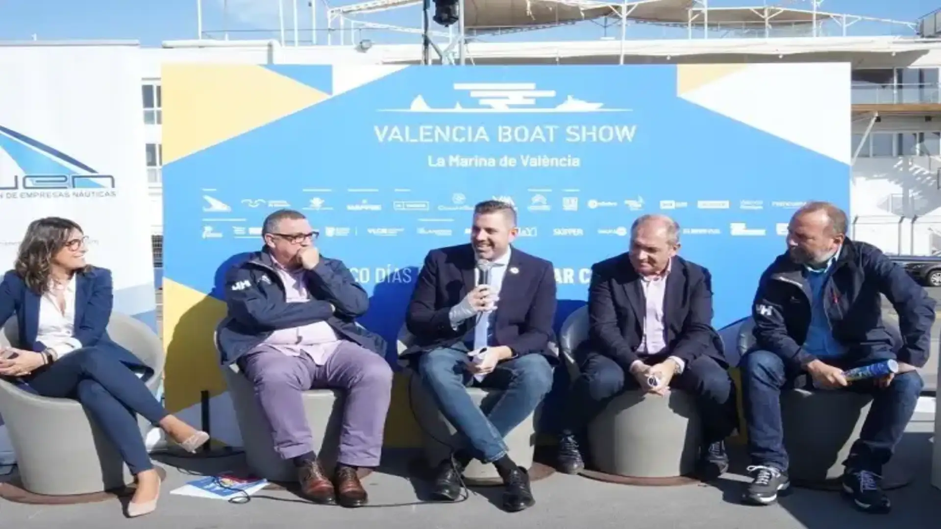 Valencia barca Mostra appende il cartello "no biglietti"