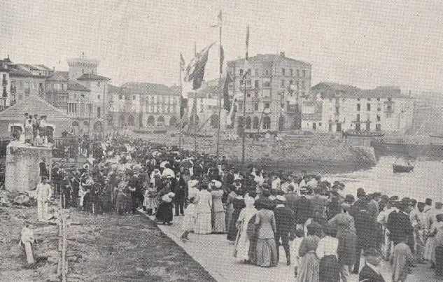 Aspecto que ofrecía el puerto de Castro Urdiales en la llegada de la flota desde Bilbao