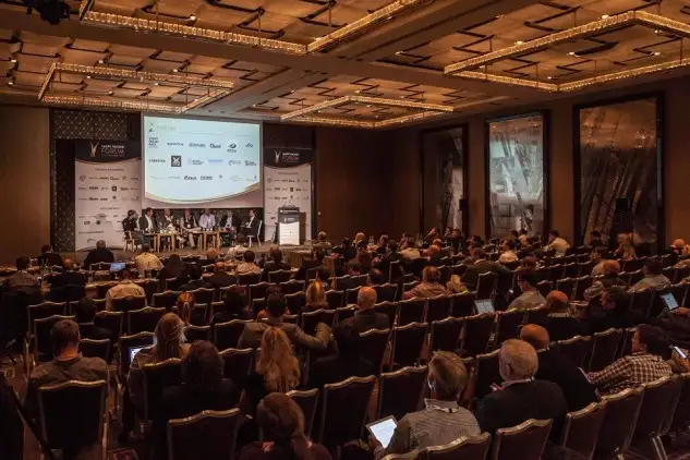 El Yacht Racing Forum tendrá sesiones dedicadas a Eventos, regatas y dirección de equipos, Órganos de gobierno y de dirección en nuestro deporte, y el Simposio de diseño y tecnología, en el que se tratarán los últimos avances del sector, incluyendo foils, nuevos materiales y tecnologías, diseños y conceptos