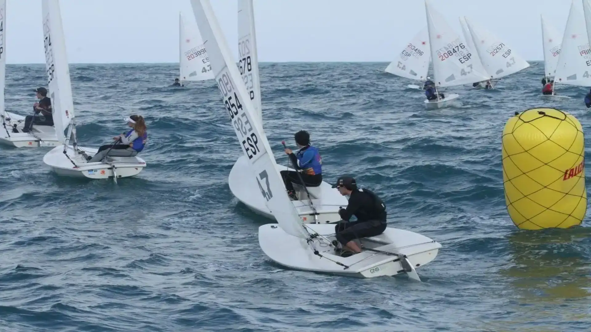 Daniel Cardona e Cristina Vilariño, campioni spagnoli laser 4.7 giovani a Melilla