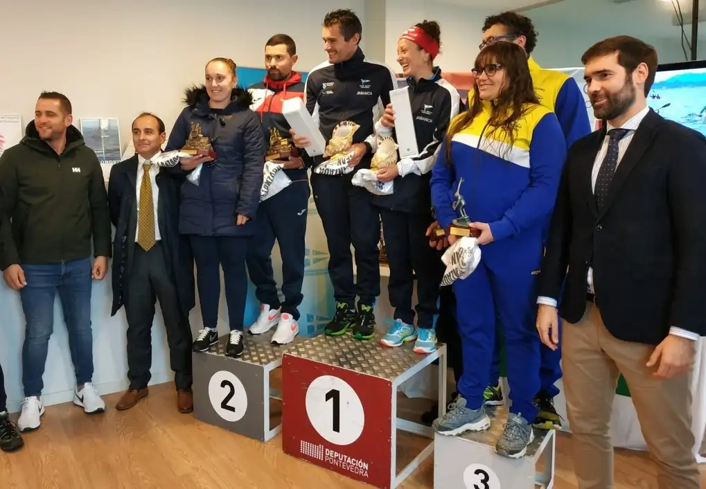 Asistieron a la entrega el Concejal de Sanxenxo Daniel Arosa, Diputado de deportes de la Diputación Provincial Gorka Gómez, Daniel Venavides Delegado de deportes de la Xunta de Galicia, Dulcinea Agin presidenta de Aviturga y el presidente del Náutico de Portonovo Javier Ruiz de Cortazar