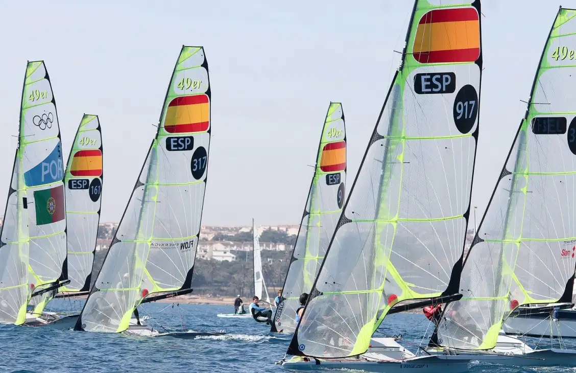 La cita de clases olímpicas y juveniles, con las sedes de Valencia, Jávea, Alicante y Torrevieja, se disputará entre los días 5 al 16 de febrero, contando algunas clases con el aliciente de ser campeonato de Europa, campeonato y copa de España (Foto Pep Portas)