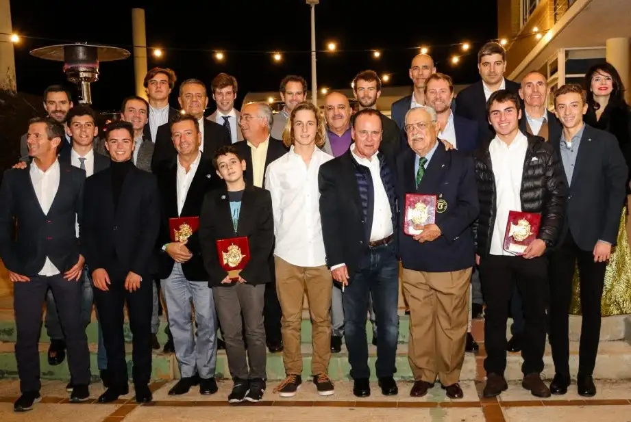 El Real Club Náutico de Valencia crea así su primera gala para reconocimiento de méritos que exceden la Comunidad Valenciana, buscando una reunión anual con todos los deportistas de élite nacional e internacional que entrenan, compiten y salen de la cantera del club, que desde 1903 lleva haciendo del deporte náutico una bandera (Foto Pep Portas)