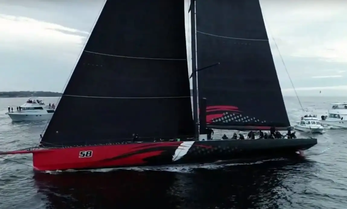 "Comanche" llegando a Hobart de líder