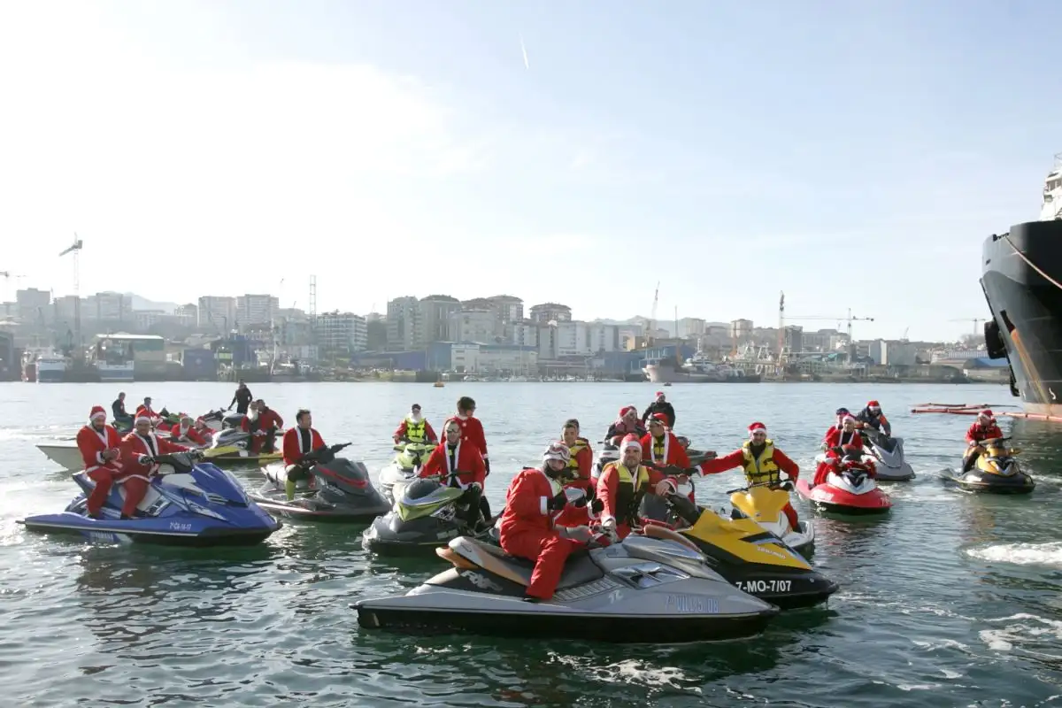 La "fedemotonáutica" celebro las navidades en Vigo (Foto Juan Caballero)