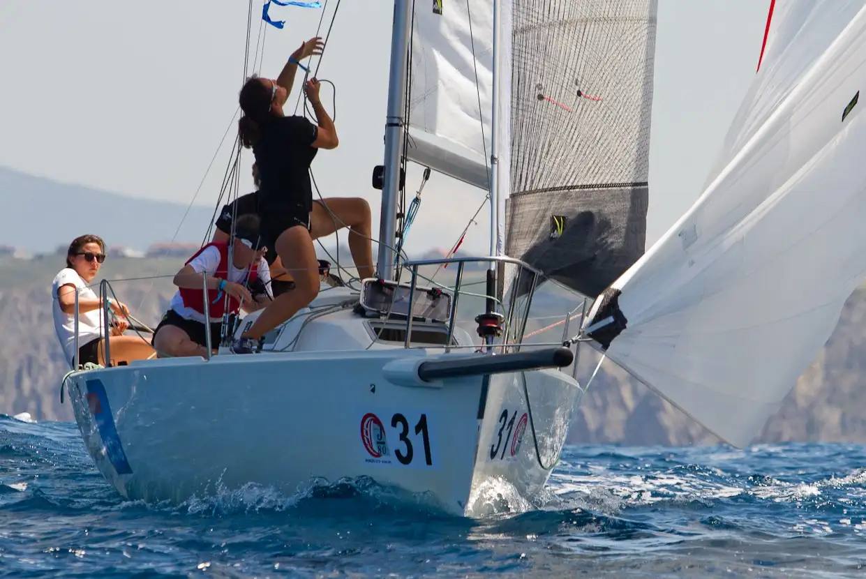 Cita para la vela femenina en El Abra para finales de marzo