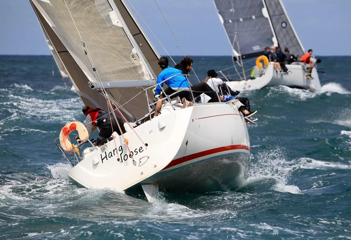 "Maitena" de Mikel Emaldi en Regata, el "Hang Loose" de Íñigo Axpe en Crucero I, el "Rooster" de Miguel Arriola en Crucero II y el "Freus" de Christian Jauregui entre los J80, son los que mandan en Getxo