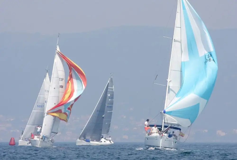 La cita subirá el telón de las competiciones de vela pesada en la ría de Arousa, con barcos de los clubes de Vilagarcía, Riveira, Pobra, Boiro, Portosin, Sanxenxo y Rianxo (Foto Juan Caballero)