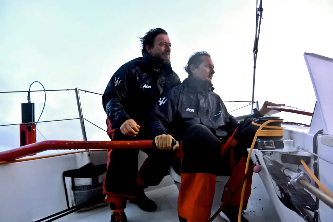 A las 16 horas UTC, el Maserati Multi 70 había superado el ecuador de la regata y se situaba a 1602 millas de la regata, manteniendo una escasa ventaja de 8 millas sobre el LoveWater. Pero la progresión en millas navegadas en 24 horas había caído bastante, ya que Maserati había completado un total de 266 millas contra las 324 de su competidor
