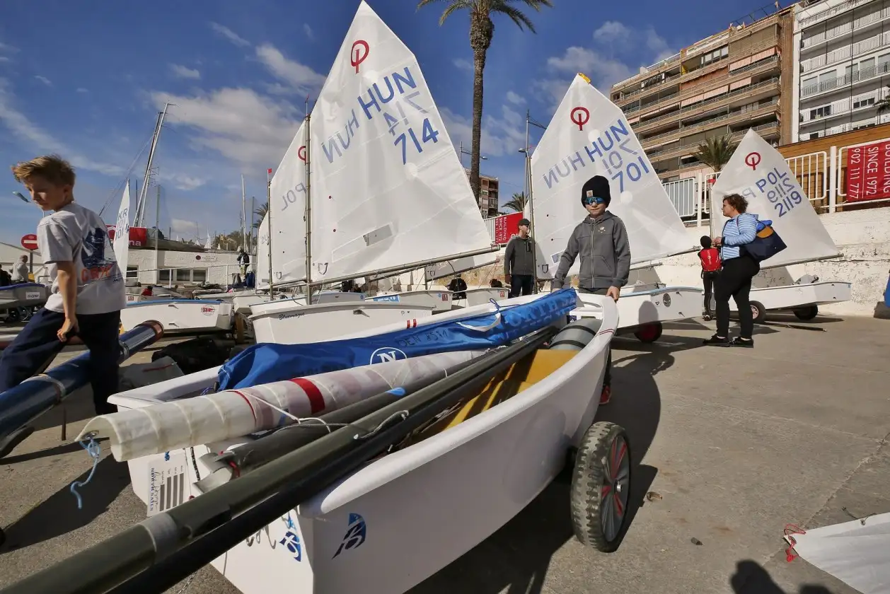 404 regatistas inscritos de 29 países se han dado cita en Torrevieja (Foto Pep Portas)