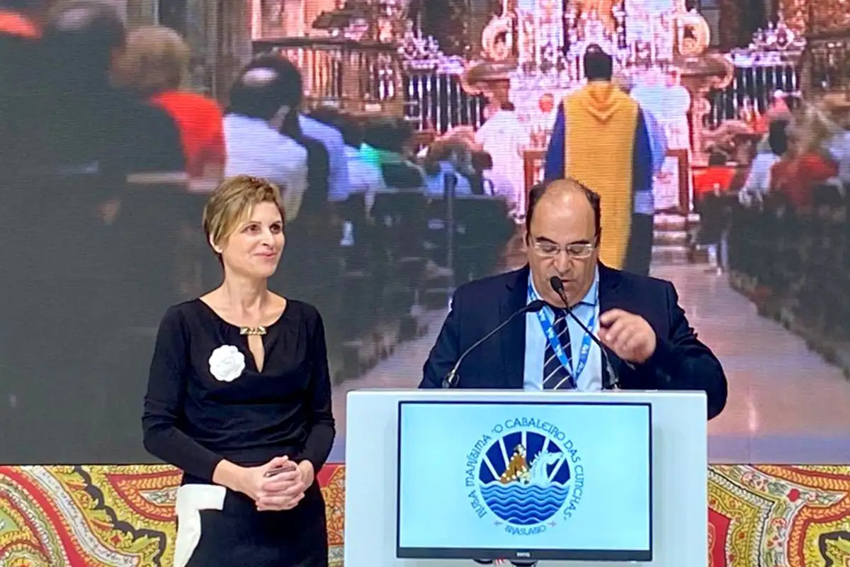 La directora de la Agencia de Turismo de Galicia Nava Castro y el presidente de la Asociación Traslatio Javier Grande