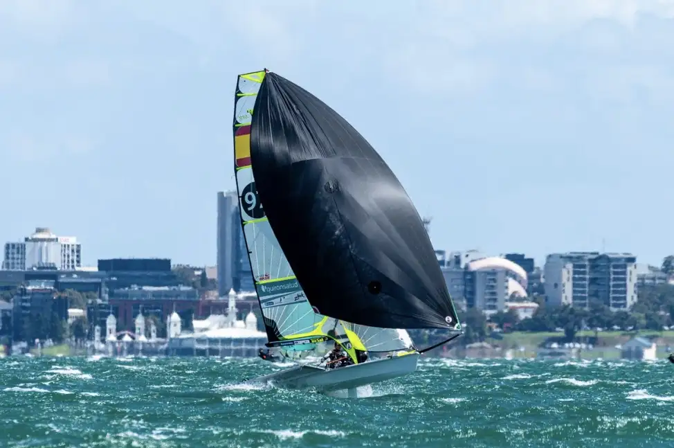 Dominio absoluto de Diego Botín y Iago López Marra en 49er con cinco primeros en ocho pruebas... Tamara Echegoyen y Paula Barceló demuestran estar en plena forma de cara al mundial